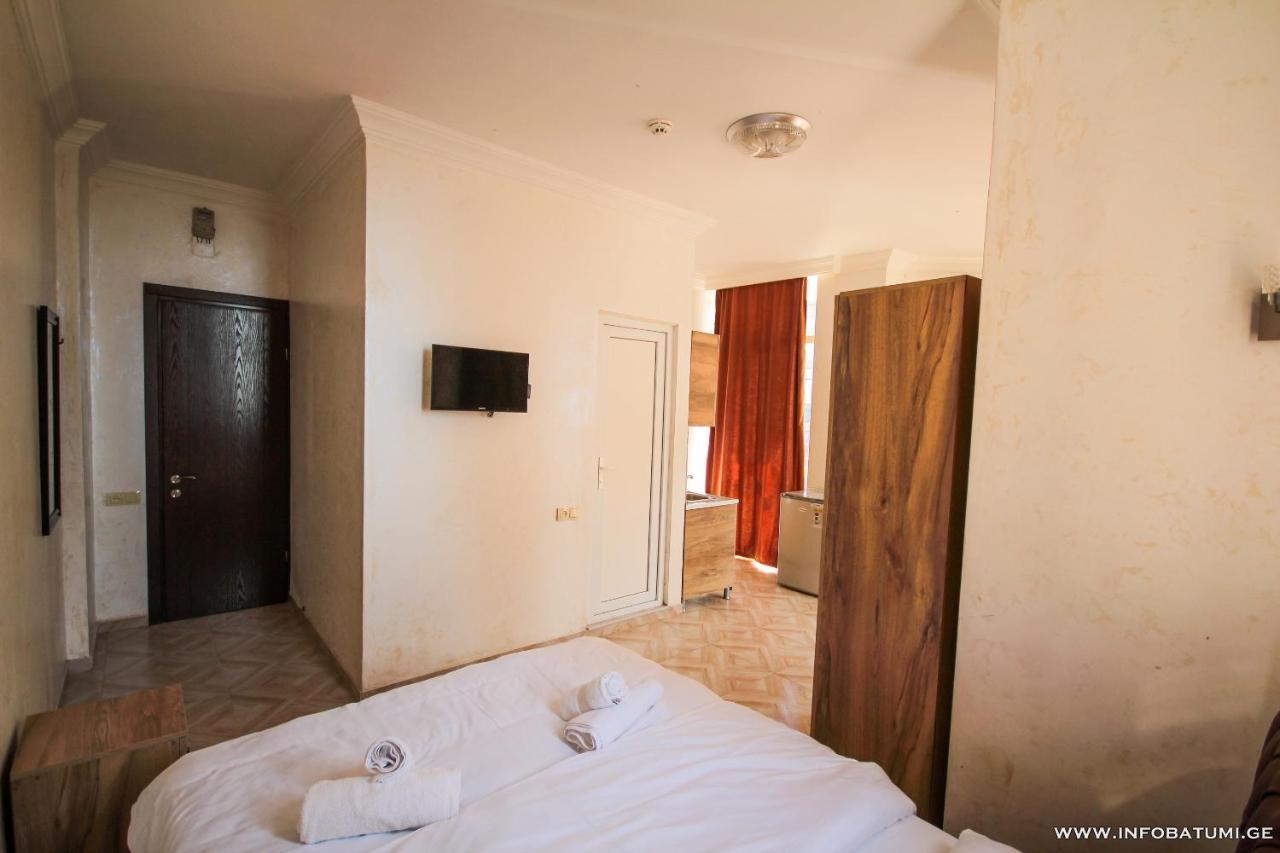Hotel Batumi Inn Exterior photo